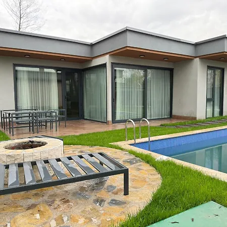 Hilloria Tatil Koeyue *