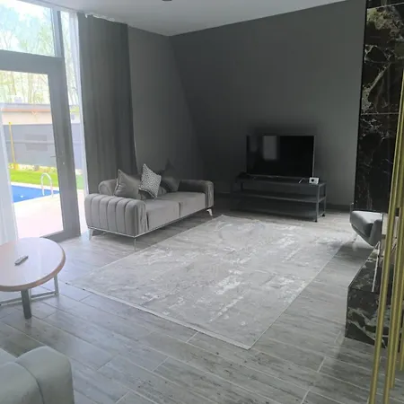 Hilloria Tatil Koeyue *
